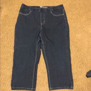 Dark wash pull on capris